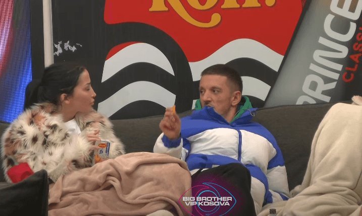 Vullneti fajëson Xhenetën për mënyrën se si "ka dal jashtë" Drenusha - nxit përplasjen mes tyre (VIDEO)