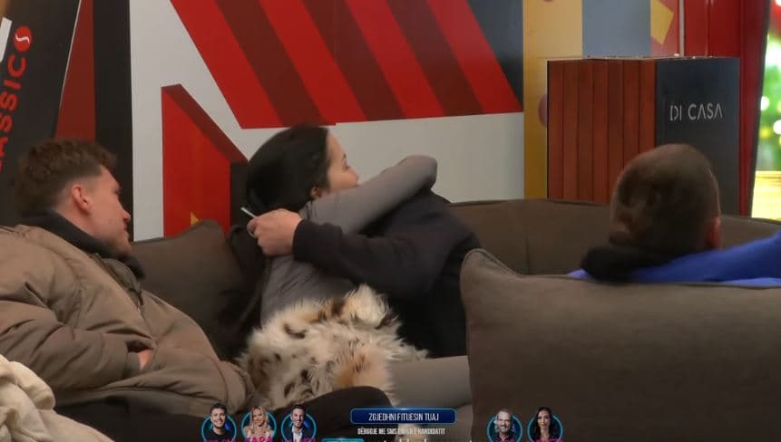 Xheneta shpërndan pak dashuri, përqafon Drilonin e Stresin (VIDEO)
