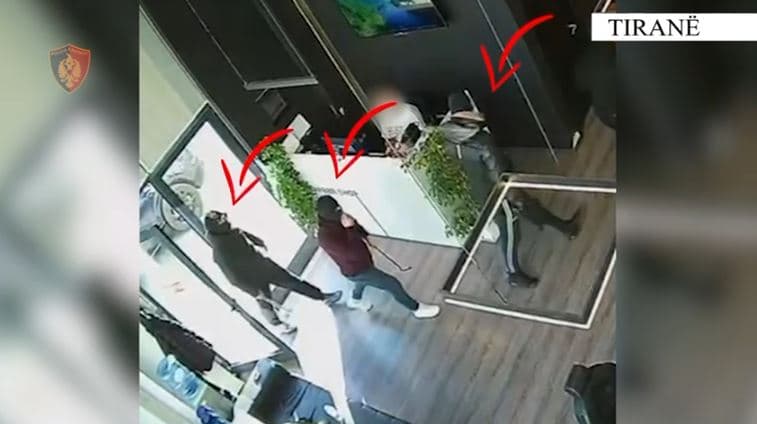 Sulmuan një 48 vjeçar me mjete të forta, dy të arrestuar në Tiranë e katër tjerë në kërkim