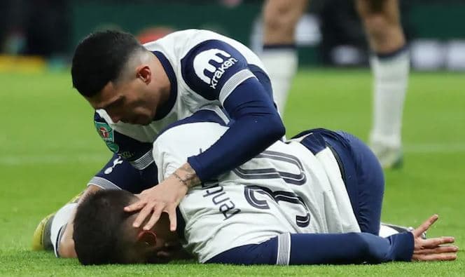 Lojtari i Tottenhamit pëson lëndim të rëndë ndaj Liverpoolit