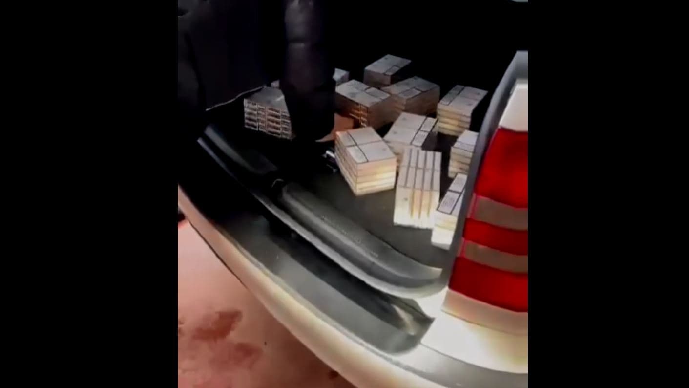 Policia i gjen 700 pako cigare me banderola të Serbisë të kontrabanduara