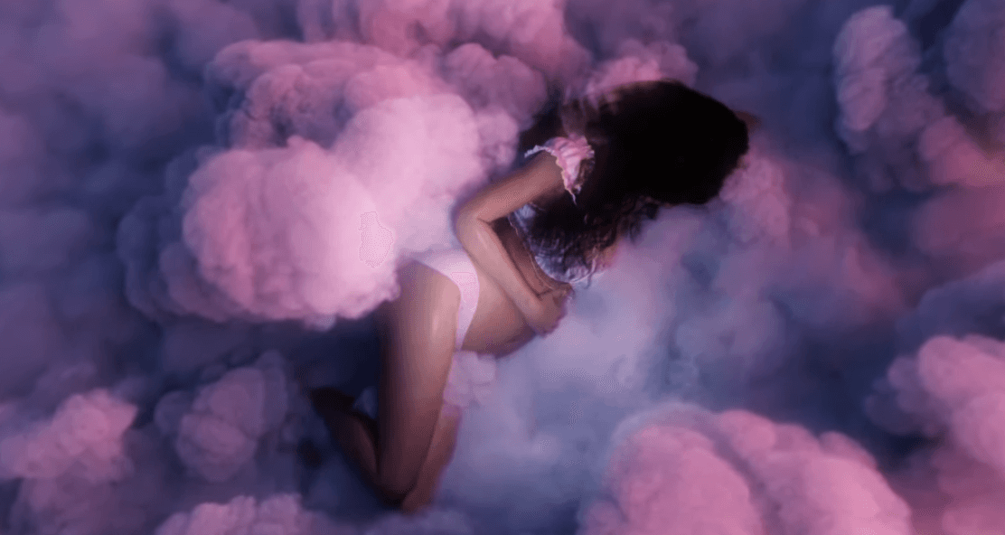 “Për ty”, Dafina Zeqiri i dedikon këngë djalit të saj (VIDEO)