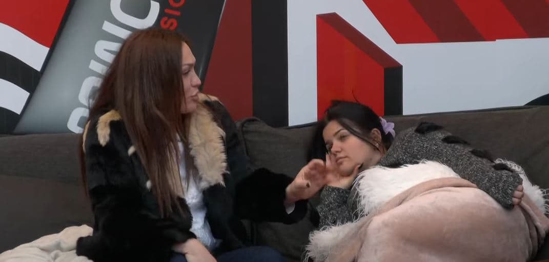 ‘Aq e vjetër të dukem sa gjyshe?’ Drenusha e vë në siklet Drilonin (VIDEO)