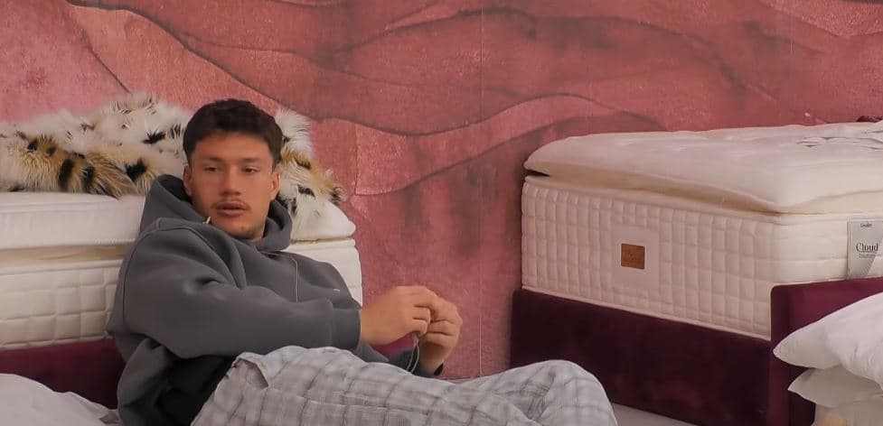 Driloni kureshtar, shpreh dëshirën për ta provuar qumështin e gjirit (VIDEO)
