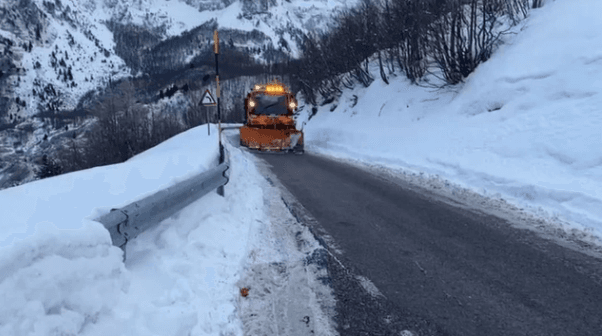 Hapen rrugët në 12 fshatrat që ishin bllokuar në Elbasan