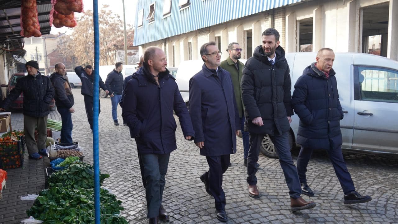 Rrahmani në "Tregun e Gjelbër": Aty bëhet puna më e ndershme për ekonomitë familjare