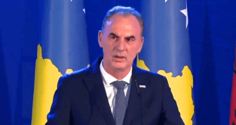 Limaj në Gjilan: S’jemi duke zgjedhur kryeministër cili është më i hijshëm, na duhet një që na kryen punë (VIDEO)