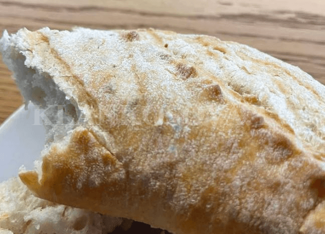 Konsumatorët shërbehen me bukë të mykur në një market në Çagllavicë (FOTO)