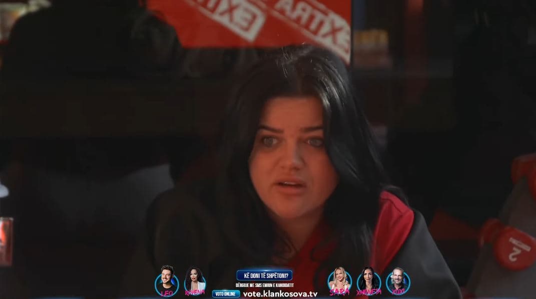 “Vëllai i Madh” i zgjon me muzikë klasike banorët, Gresa tronditet (VIDEO)