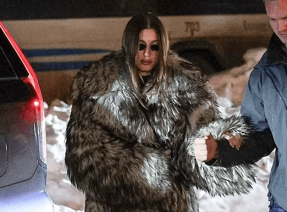 Hailey Bieber merr vëmendjen në Aspen