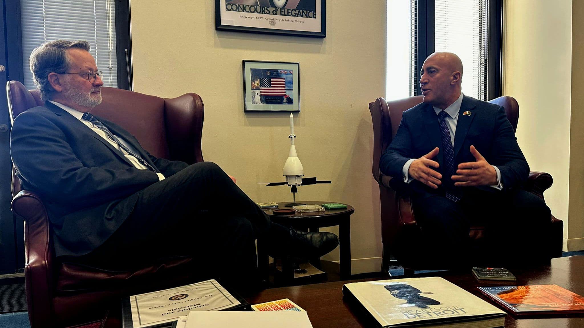 Haradinaj takohet me senatorin Peters, flasin për anëtarësimin e Kosovës në NATO sipas Planit Aksional