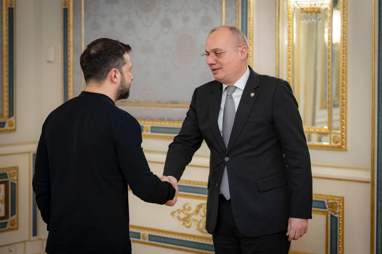 Hasani shkon në Ukrainë, takohet me Zelenskyn