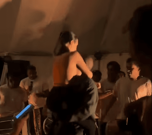 Festa e “çmendur” e ditëlindjës, Kanye West fut fytyrën në gjoksin e Bianca Censorit (VIDEO)