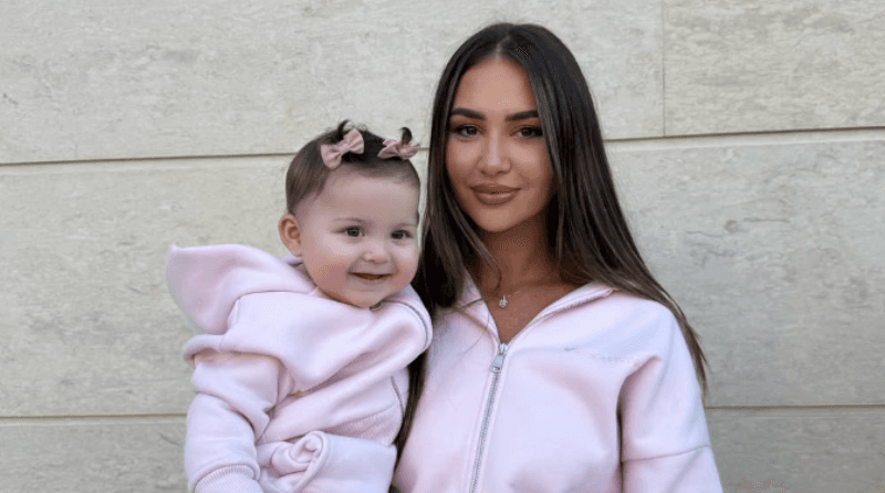 Kiara Tito i përshëndet ndjekësit me një foto të ëmbël të së bijës