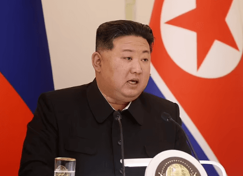 Kim Jong Un ndalon ngrënien e “hotdogëve” dhe divorcet  në shtetin e tij