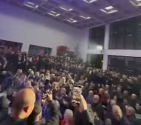 Atmosferë e zjarrtë në tubimin zgjedhor të LDK-së në lagjen Arbëria në Prishtinë (VIDEO)