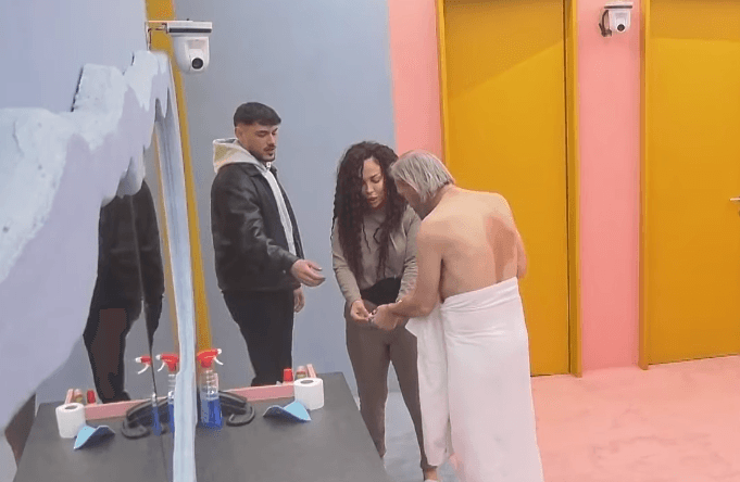 ''Ka nevojë për hudhër!'', Rovena gjen letër 'magjie' tek shtrati i saj (VIDEO)