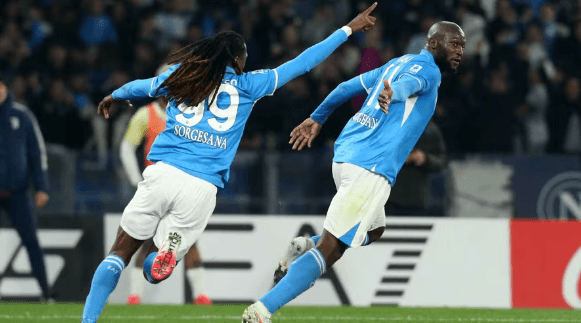 Napoli me përmbysje e kalon edhe sfidën Juventus