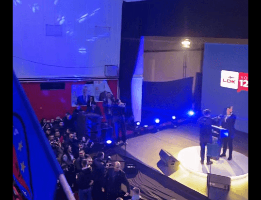 Deçani e pret ngrohtë LDK-në, Pallati i Kulturës mbushet plot