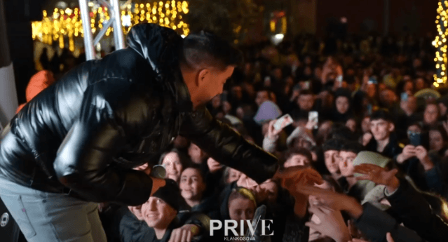 Meda po përgatitet për një mega-koncert? (VIDEO)
