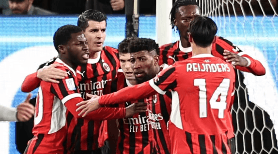 Milani e eliminon Juventusin nga Superkupa, në finale e pret Interi