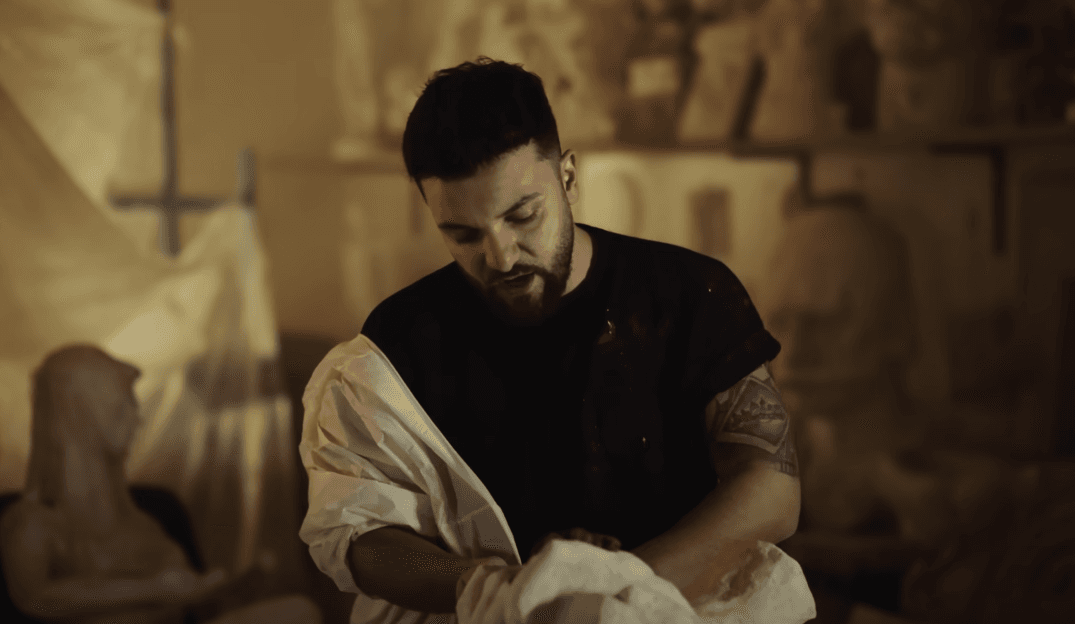 Olsi Bylyku thotë “njësoj” në këngën e fundit (VIDEO)