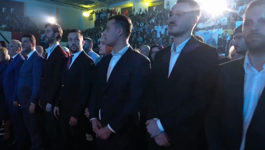 PDK tubim në Mitrovicë, të pranishëm edhe djemtë e Thaçit dhe Veselit