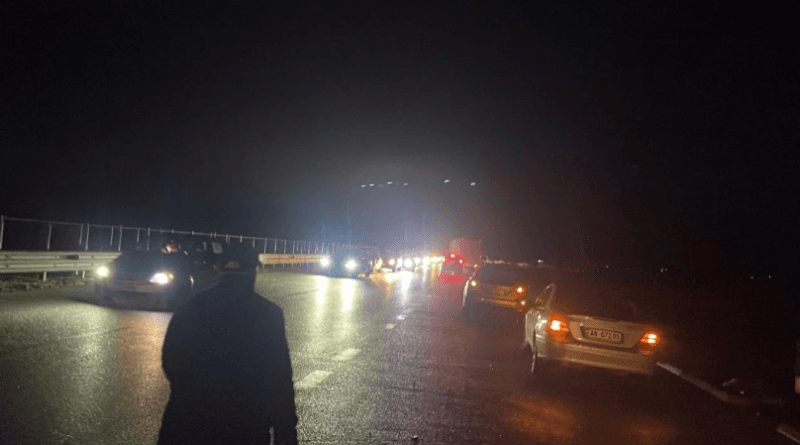 Të shtëna me armë zjarri, dyshohet për vrasjen e një personi në autostradën Fier-Vlorë