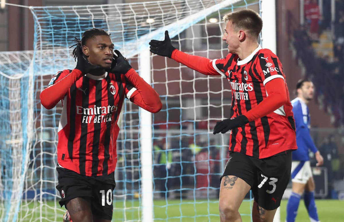 Milani mezi fiton në Como por rikthehet në garën për zonën 'Champions'