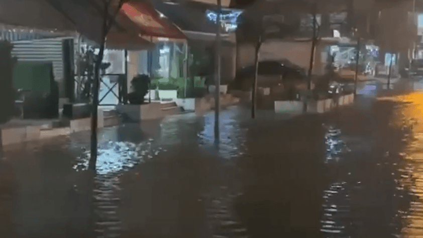 Reshjet e shiut përmbytin Vlorën, probleme në disa lagje