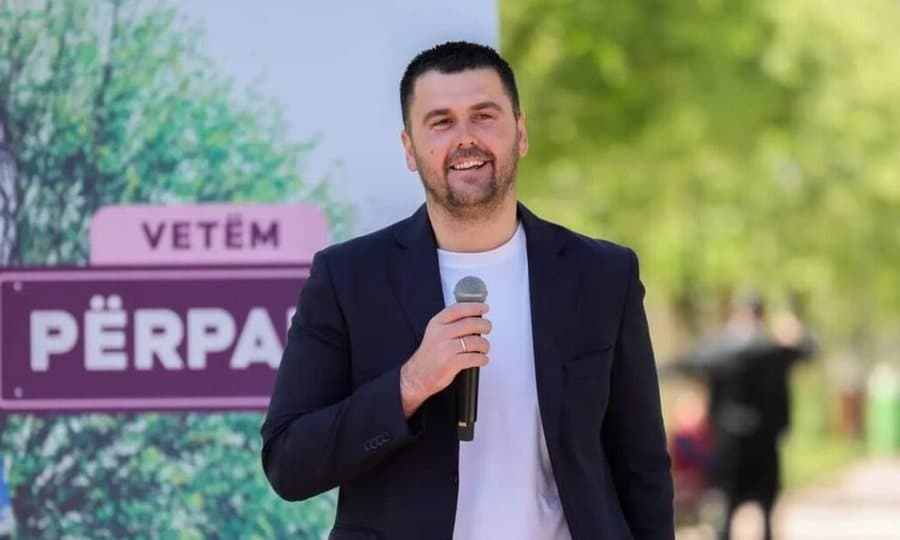 Dënohet me 1 vit burg kryebashkiaku i Rrogozhinës, Edison Memolla
