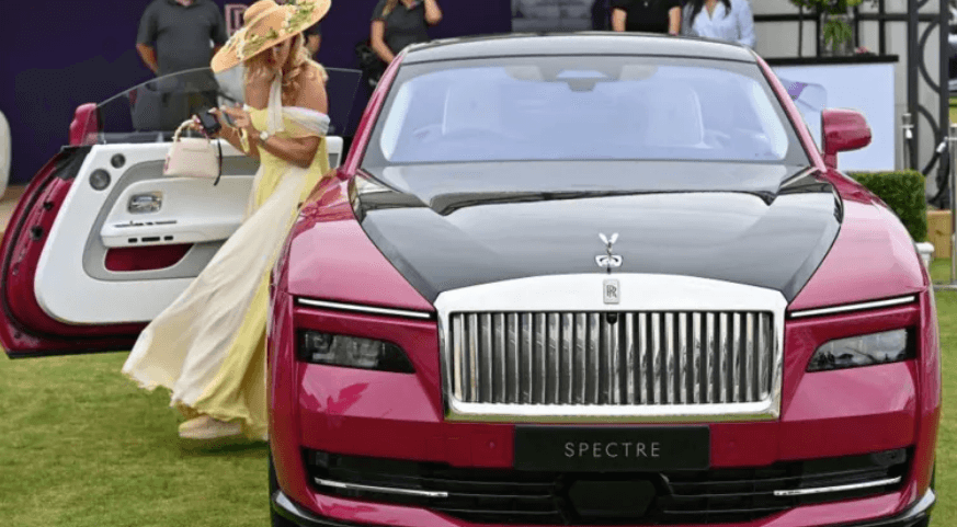 Rolls-Royce zgjerohet për të ndërtuar makina me porosi për super të pasurit!
