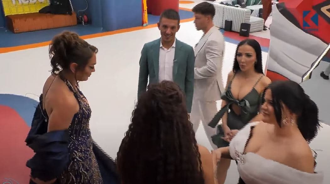 Më shumë urrejtje, ja si u përcjell nga shtëpia Rovena! (VIDEO)