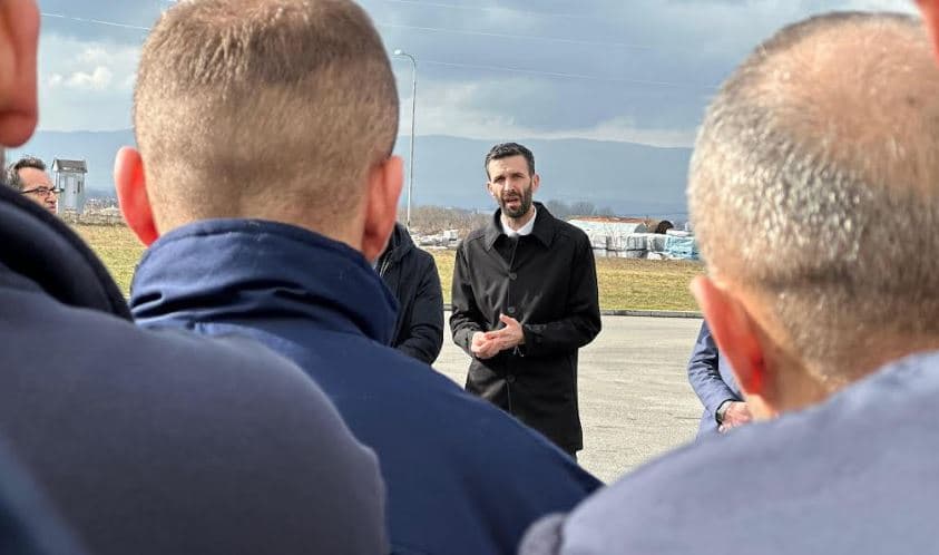 Lista Për Familje viziton një kompani kosovare, theksohet rëndësia e mbështetjes së prodhuesve vendor