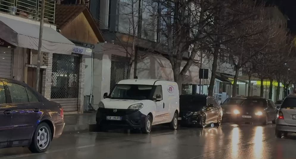 Theret me thikë një 23-vjeçar në Pogradec