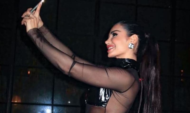 Soni Malaj lajmërohet nga Italia