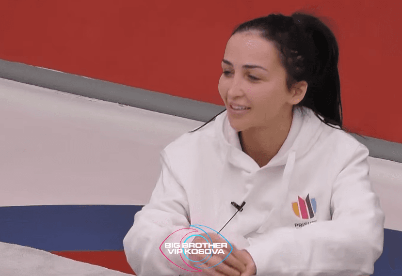 Pyetje pikante për Xhenetën, Vullnetit kureshtar nëse ajo ka bërë ndonjëherë 'treshe'? (VIDEO)