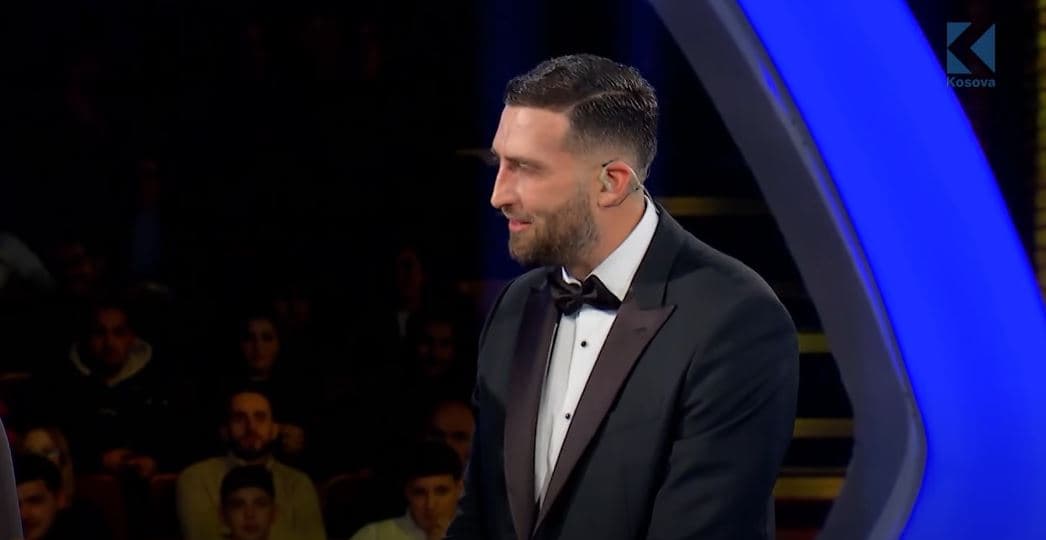 Gresa kthehet në studio, Dini e ngacmon për deklaratat që dha pasi doli nga shtëpia