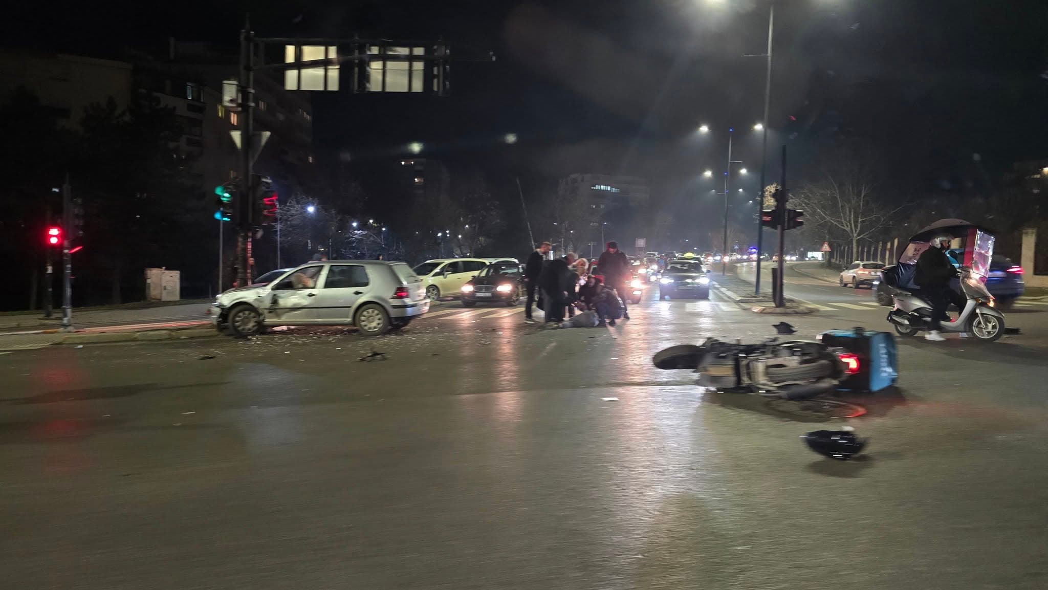 Katër persona u lënduan në aksidentin e djeshëm në Prishtinë