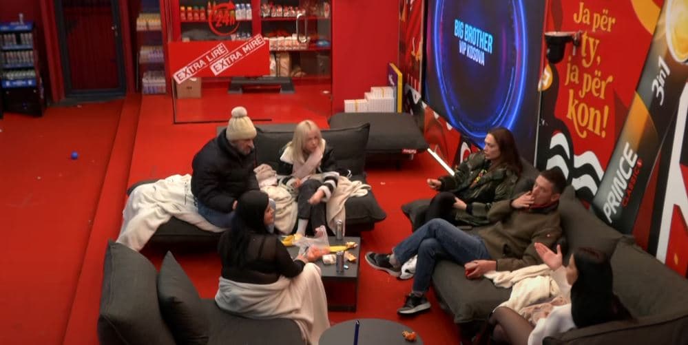 Banorët ngacmojnë Xuxin, i cili u zgjua 'jerm' mbrëmë (VIDEO)