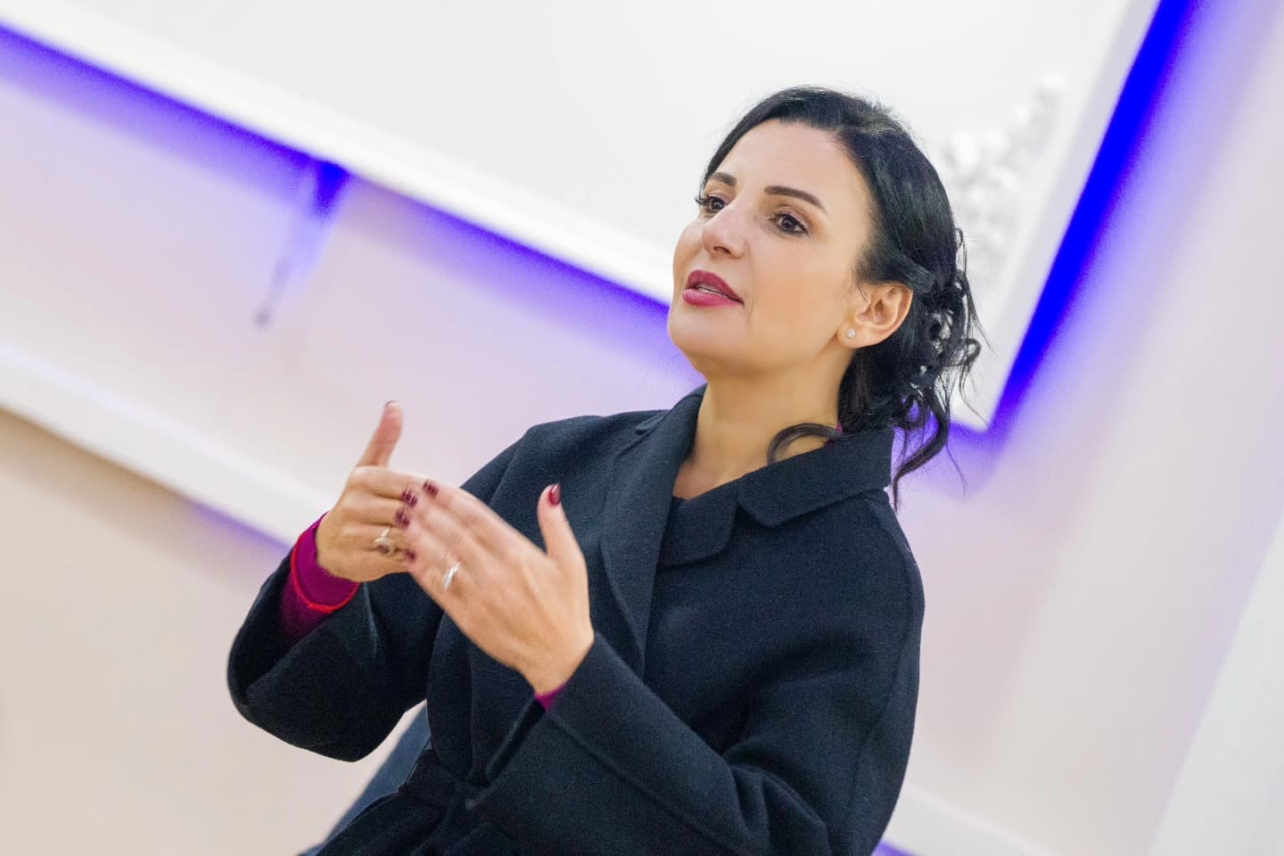 Balluku: Sivjet do ulim çmimin e energjisë elektrike