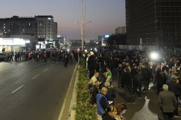Pensionistët në Tiranë protestojnë sërish: Duam rritje pensioni, jo bonus dy herë në vit