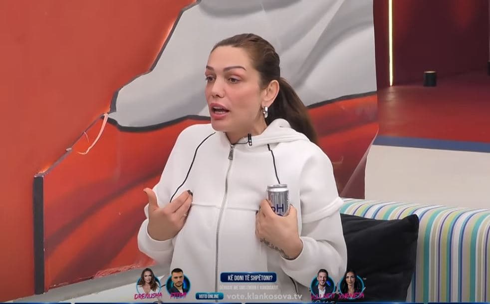 Drenusha e revoltuar me çmimin e fituar si manipulatorja e vitit (VIDEO)