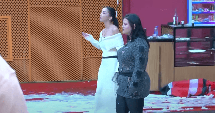 U merr cigaret nga çanta, Gjesti acaron ashpër Drenushën e Xhenetën (VIDEO)