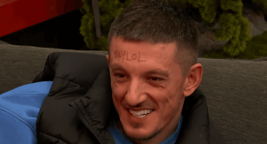 Bay T sfidon Vullnetin, ia shkruan 'Taylol'' në ballë dhe ai duhej ta gjente! (VIDEO)