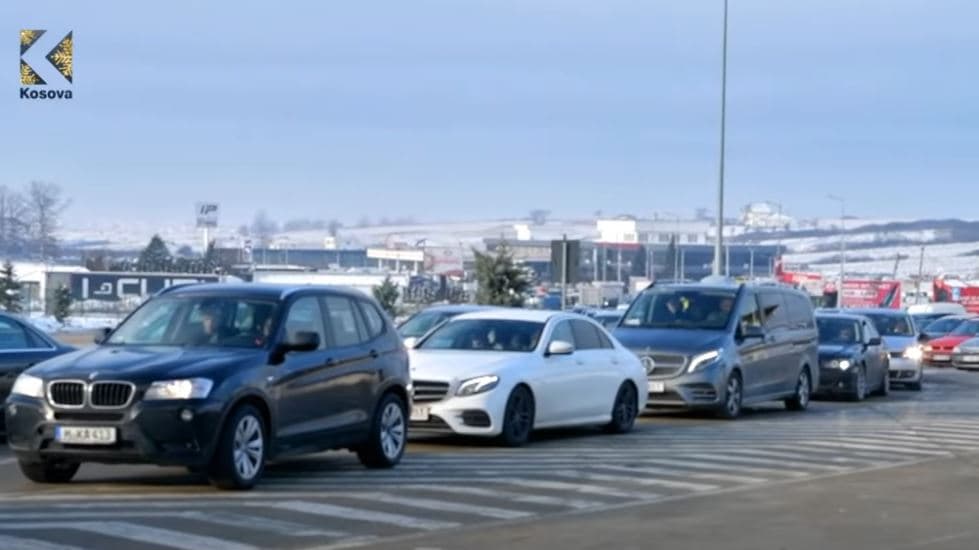 Mbi 3 orë pritjet për të dalë nga Merdara