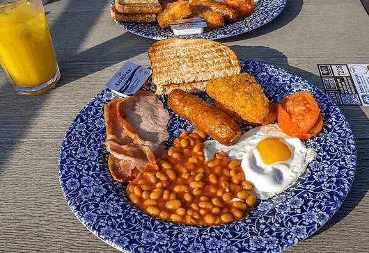 Mëngjesi mund të ndihmojë në menaxhimin e peshës pas festave