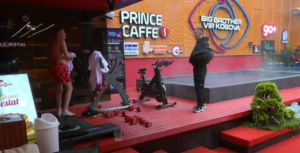 Milaimi futet në saunë, teksa Xheneta në pishinë (VIDEO)