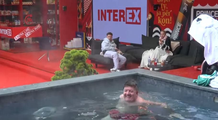 Vullneti dhe Milaimi ngacmojnë Sarën dhe Drilonin (VIDEO)