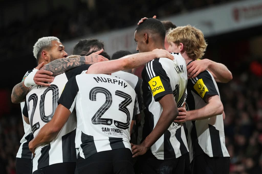 Newcastle me një këmbë në finale të EFL Kupës, mund Arsenalin në shtëpi